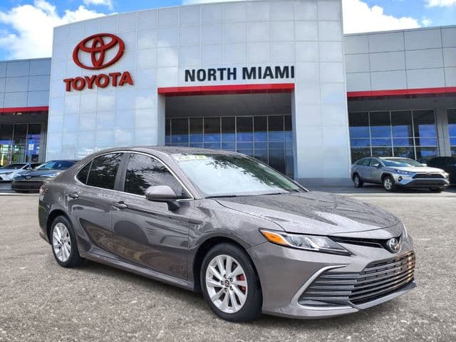 2024 Toyota Camry LE — photo 1 of 20
