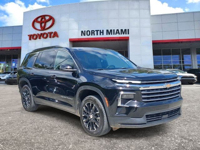 2025 Chevrolet Traverse FWD LT — photo 1 of 21