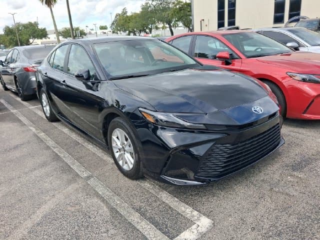 2025 Toyota Camry LE — photo 1 of 4