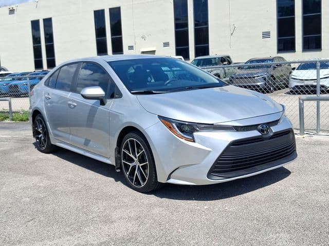 2025 Toyota Corolla LE — photo 1 of 21
