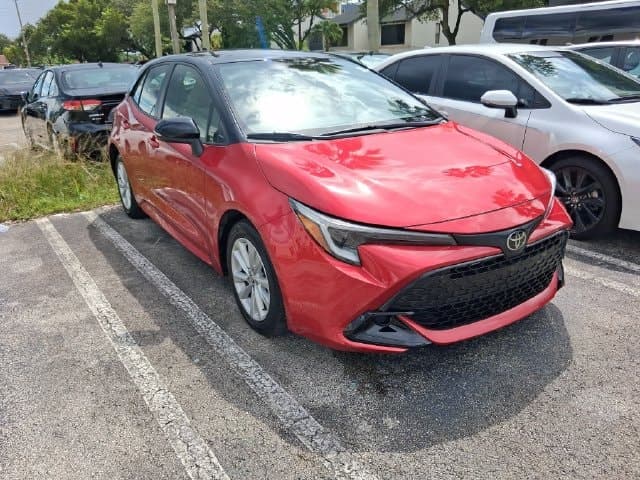 2024 Toyota Corolla Hatchback SE — photo 1 of 4