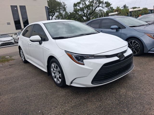 2025 Toyota Corolla LE — photo 1 of 20
