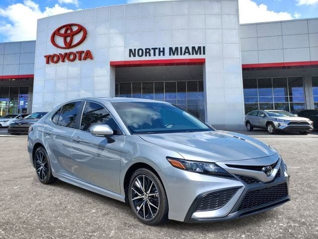2024 Toyota Camry SE — photo 1 of 21
