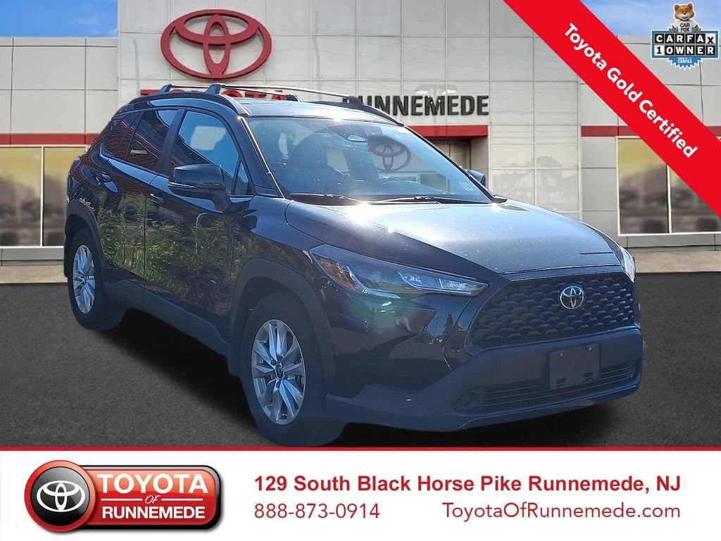 2024 Toyota Corolla Cross LE — photo 1 of 23