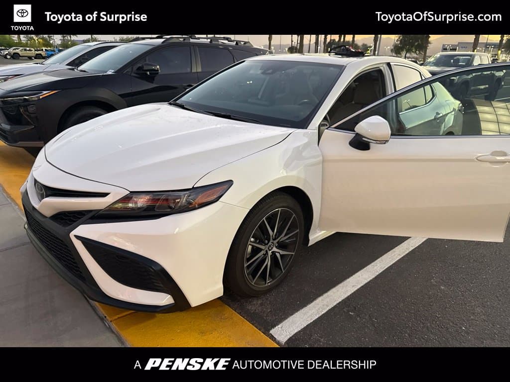 2024 Toyota Camry SE — photo 1 of 13