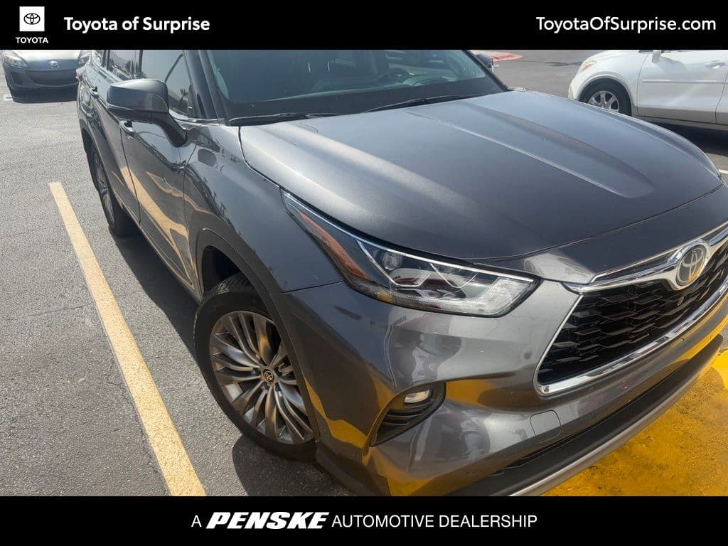 2021 Toyota Highlander Platinum — photo 1 of 12