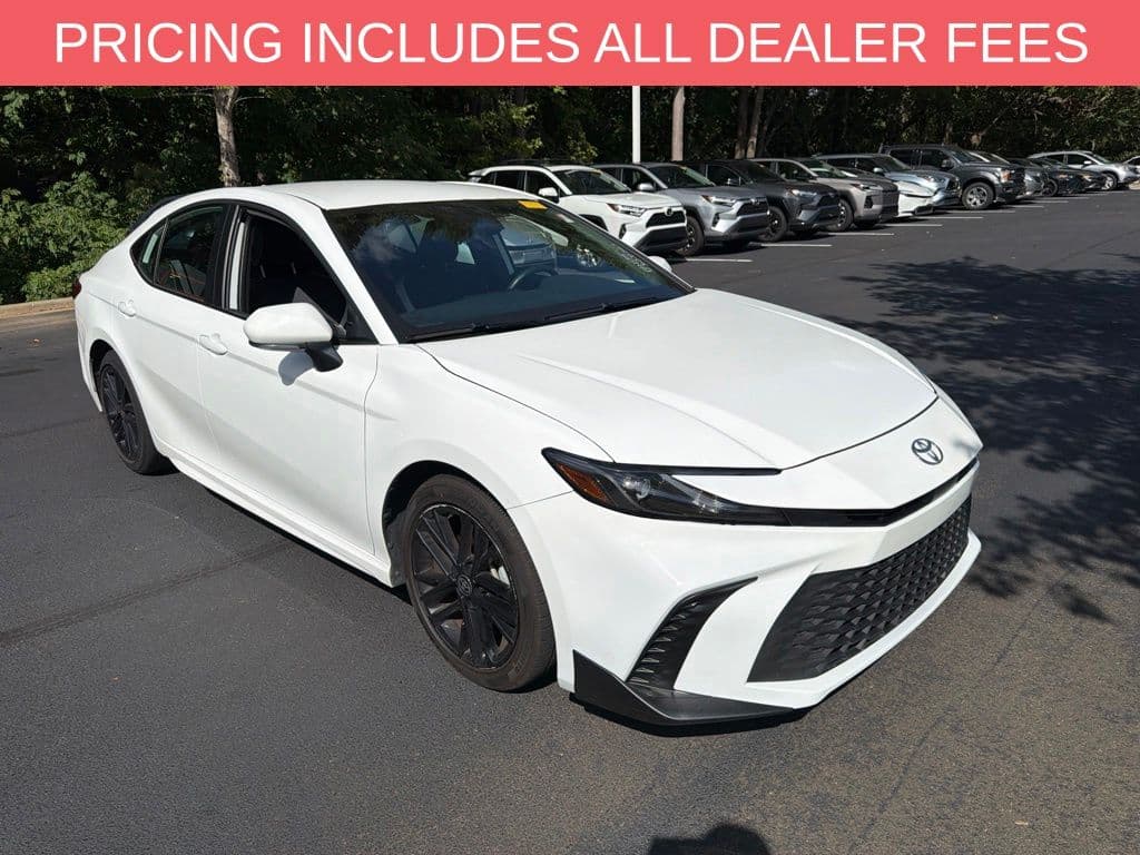 2025 Toyota Camry SE — photo 1 of 15