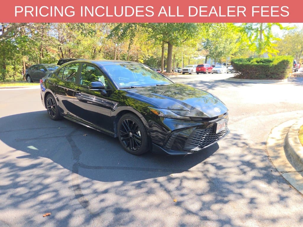 2025 Toyota Camry SE — photo 1 of 13