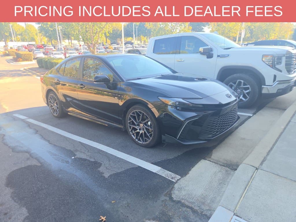 2025 Toyota Camry SE — photo 1 of 12