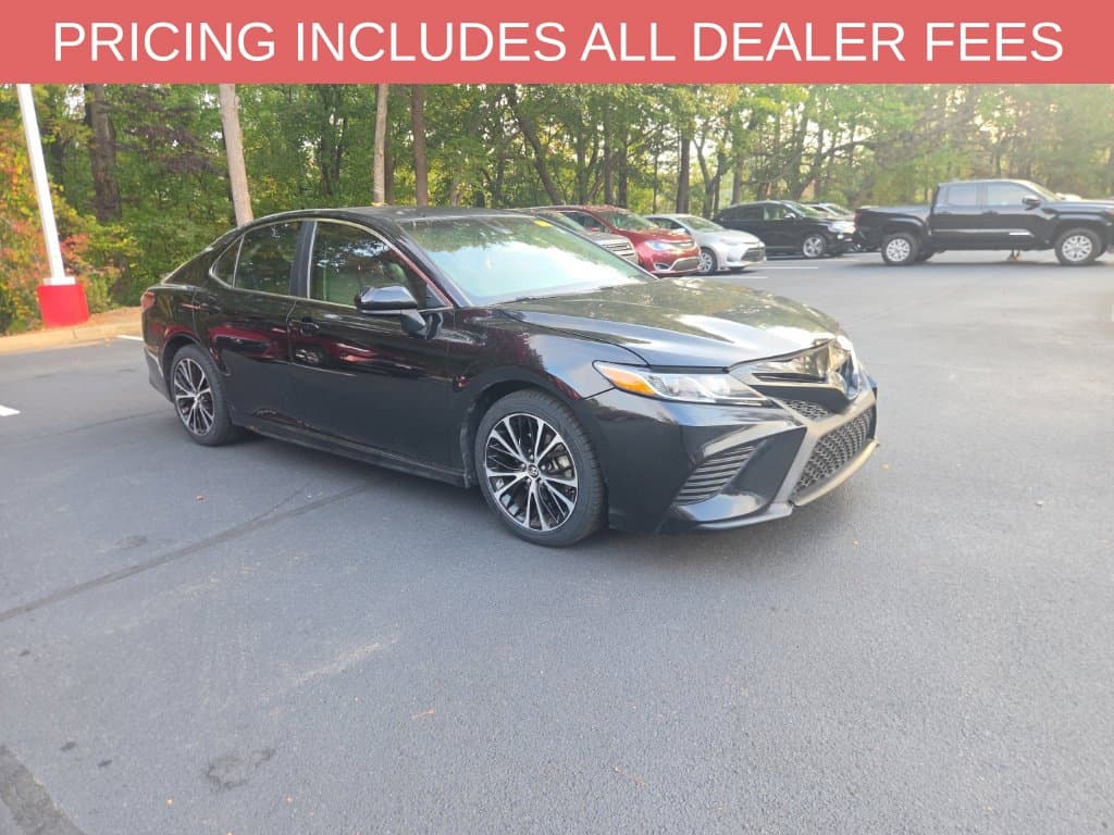 2018 Toyota Camry SE — photo 1 of 12