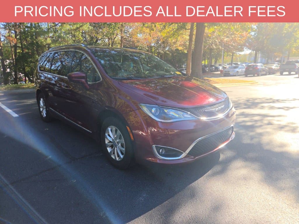 2018 Chrysler Pacifica Touring L — photo 1 of 14
