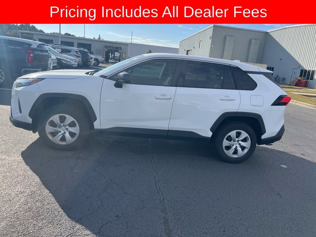 2023 Toyota RAV4 LE — photo 1 of 21