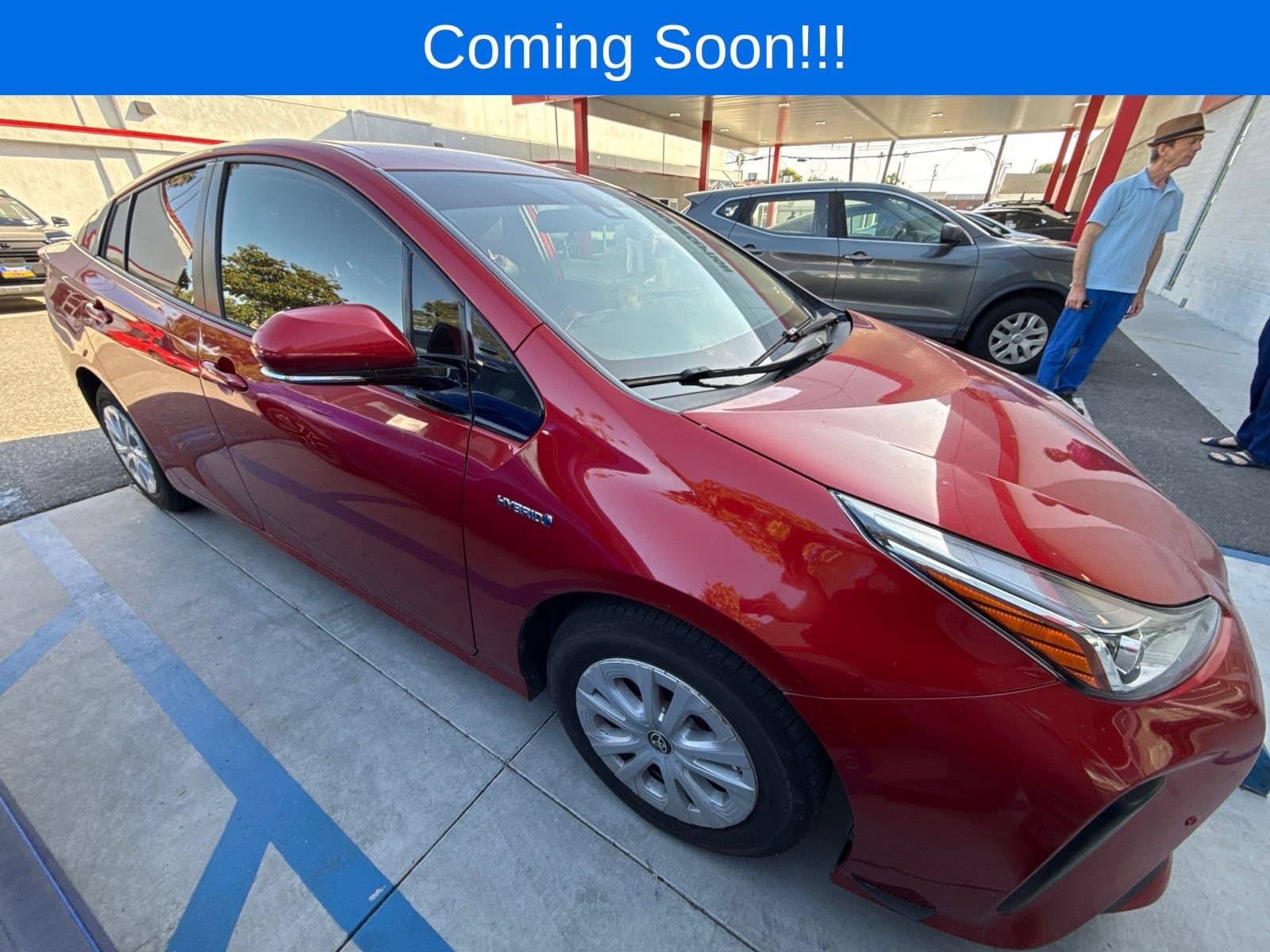 2019 Toyota Prius LE — photo 1 of 9
