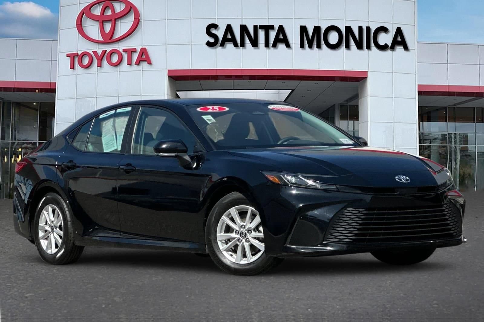 2025 Toyota Camry LE — photo 1 of 34