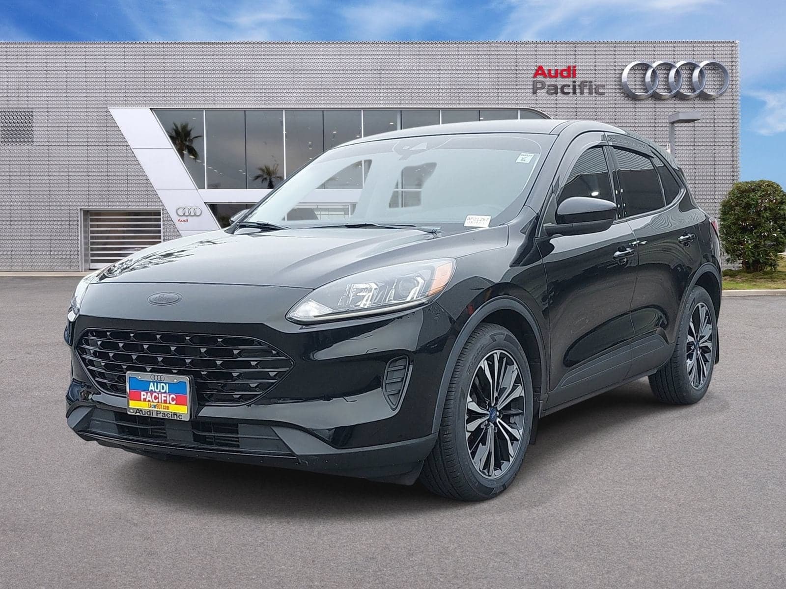 2022 Ford Escape SE — photo 1 of 45