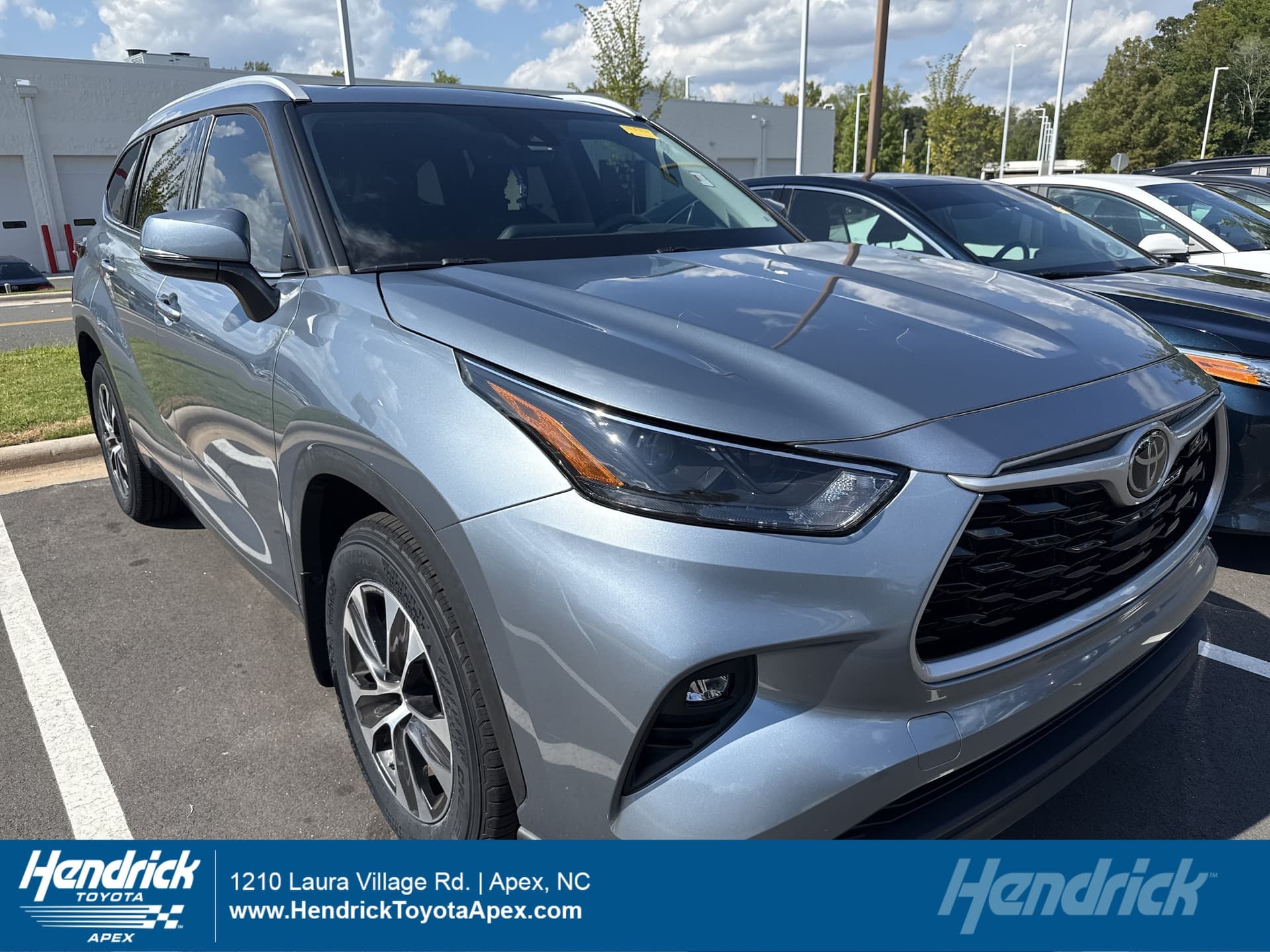 2022 Toyota Highlander XLE — photo 1 of 12