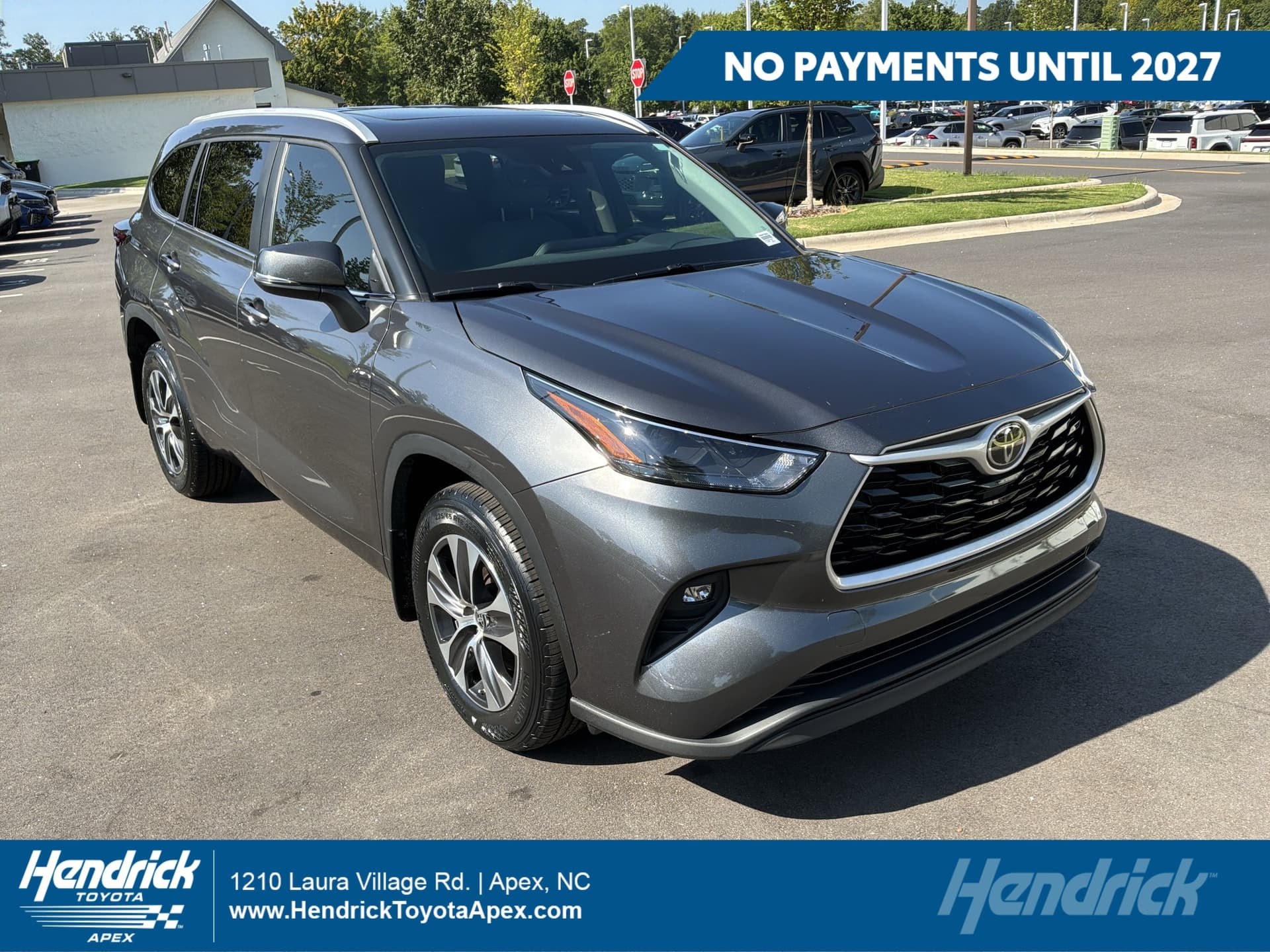 2024 Toyota Highlander XLE — photo 1 of 37