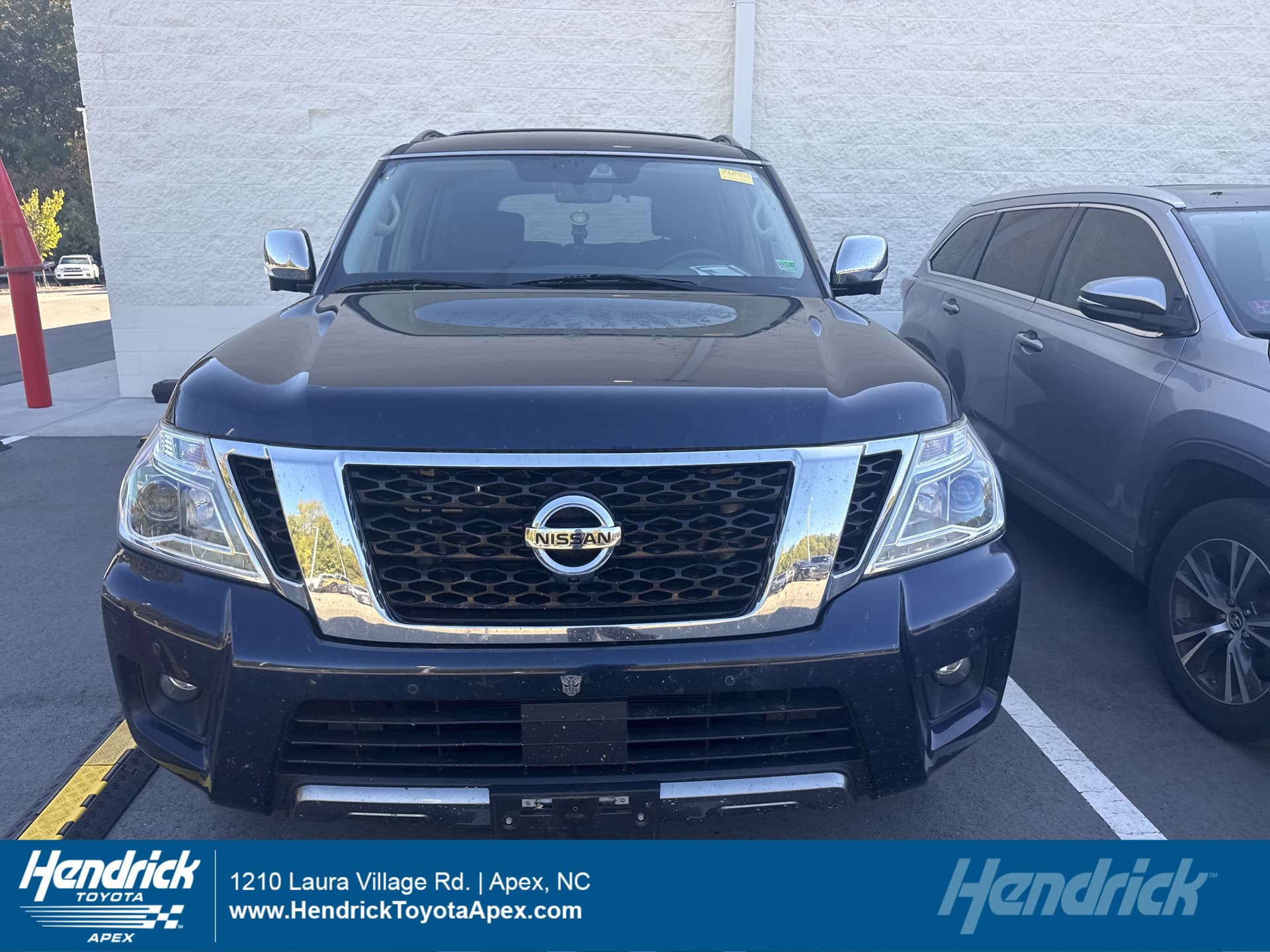 2020 Nissan Armada Platinum — photo 1 of 2