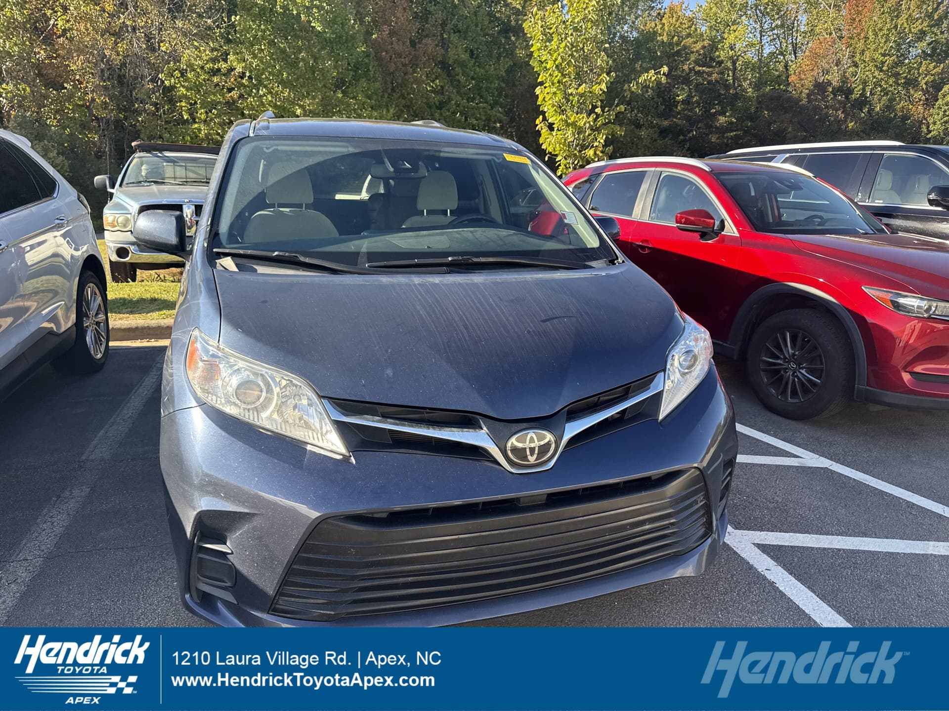 2020 Toyota Sienna LE — photo 1 of 3