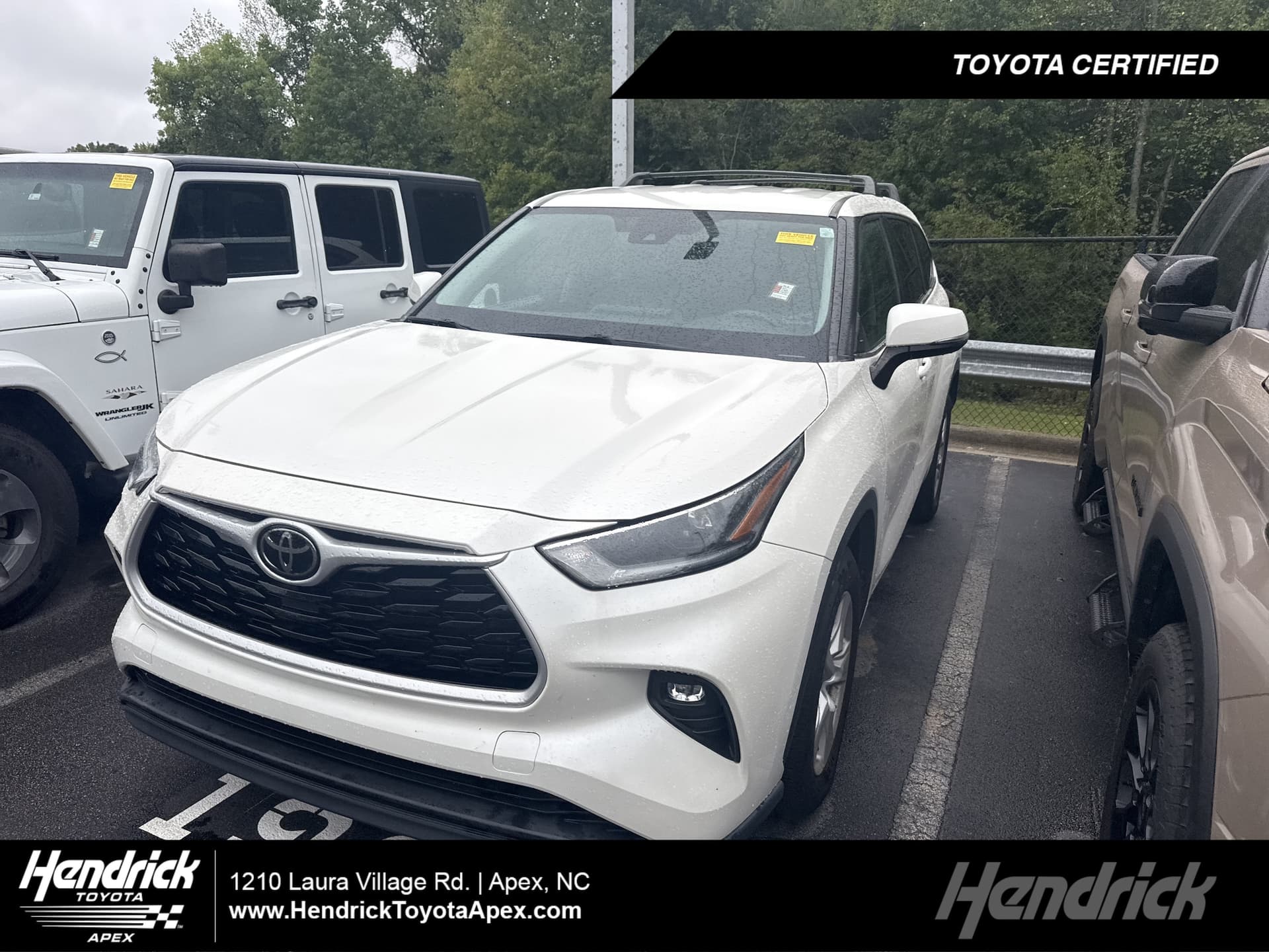 2021 Toyota Highlander LE — photo 1 of 12