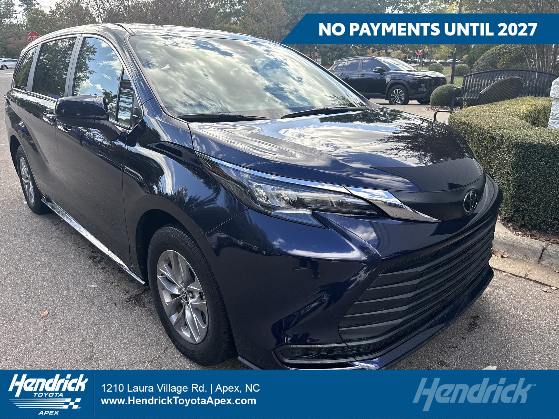 2026 Toyota Sienna LE — photo 1 of 12