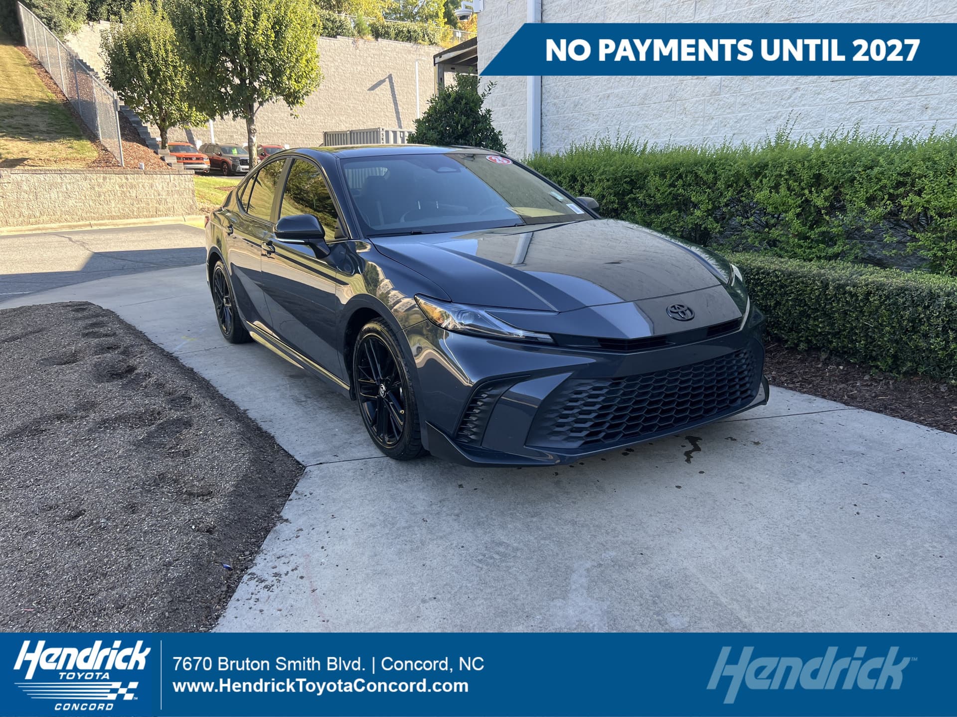 2025 Toyota Camry SE — photo 1 of 35