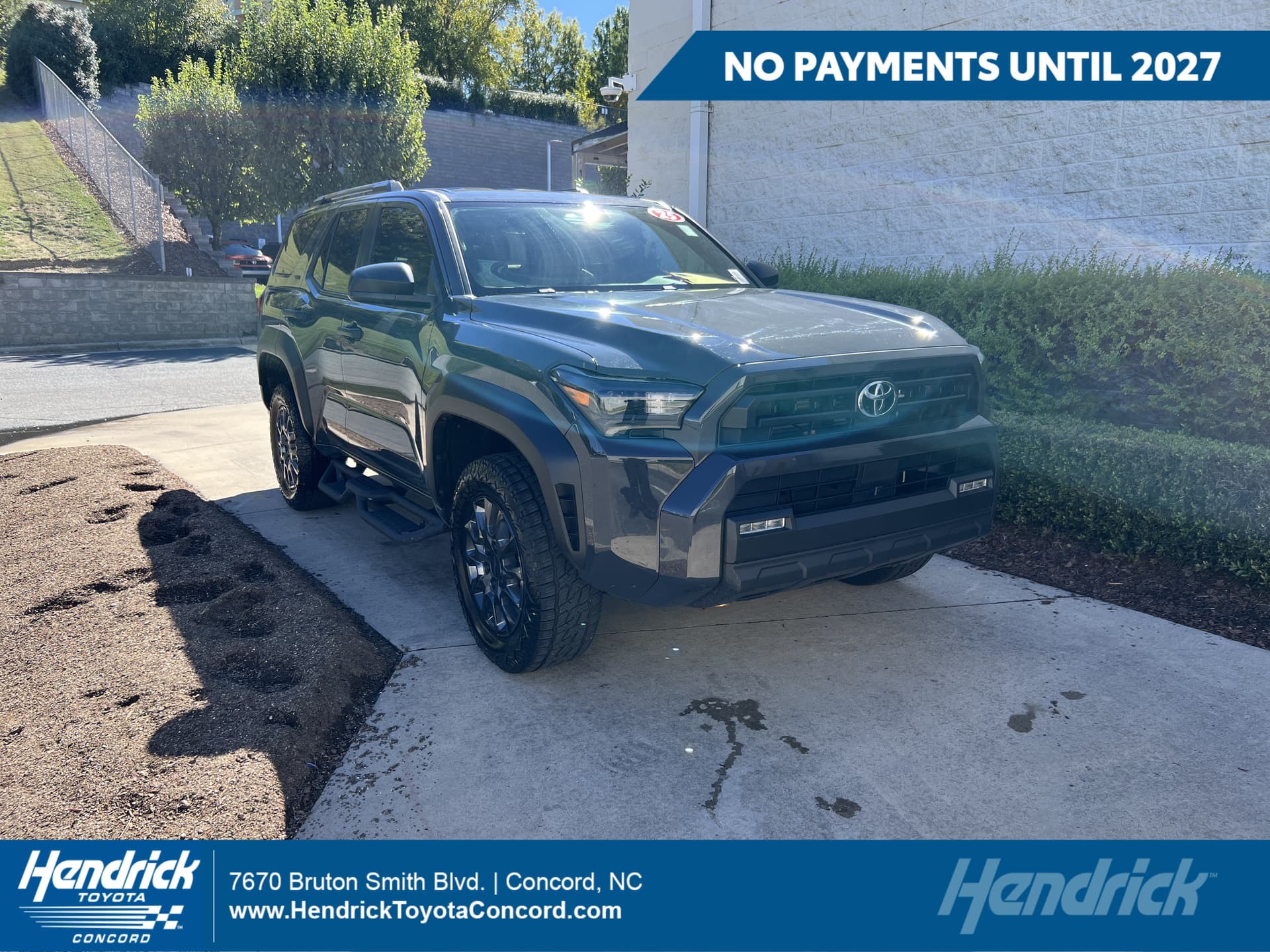 2025 Toyota 4Runner SR5 — photo 1 of 35