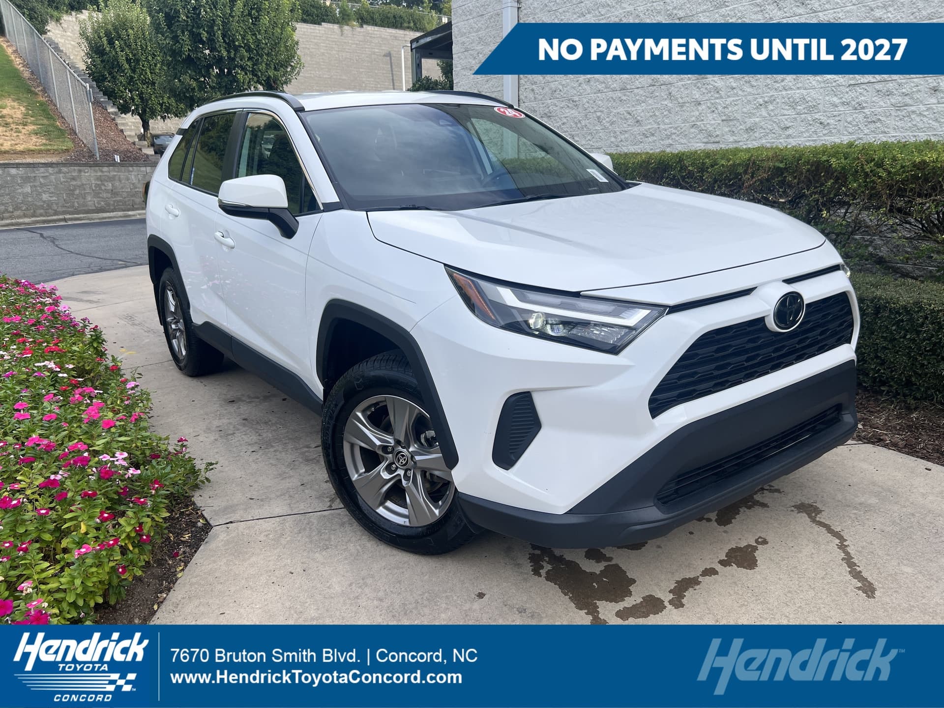 2024 Toyota RAV4 XLE — photo 1 of 35
