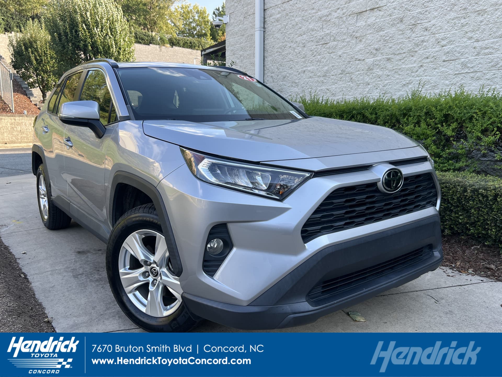 2021 Toyota RAV4 XLE — photo 1 of 36