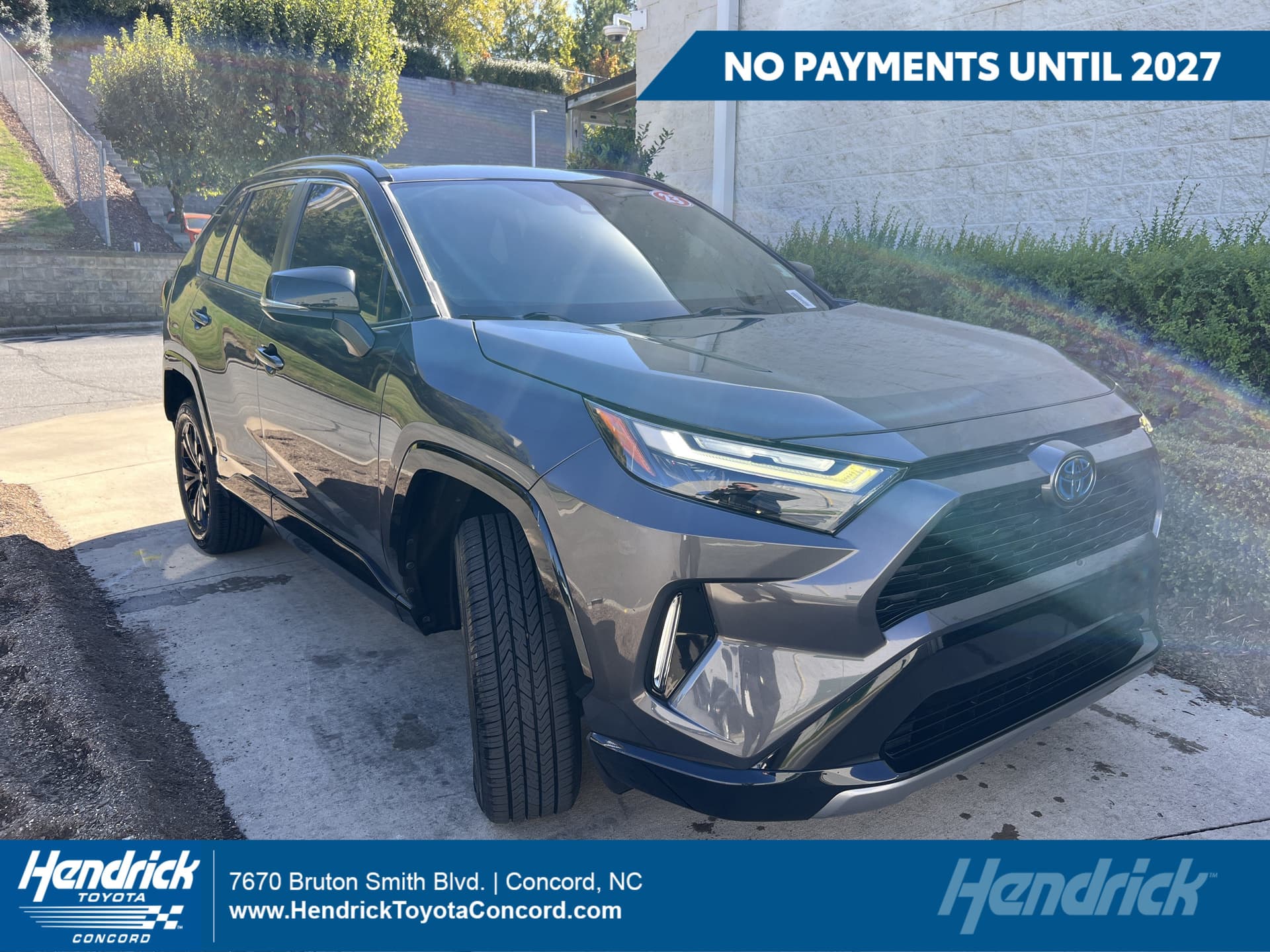 2023 Toyota RAV4 Hybrid XSE — photo 1 of 36