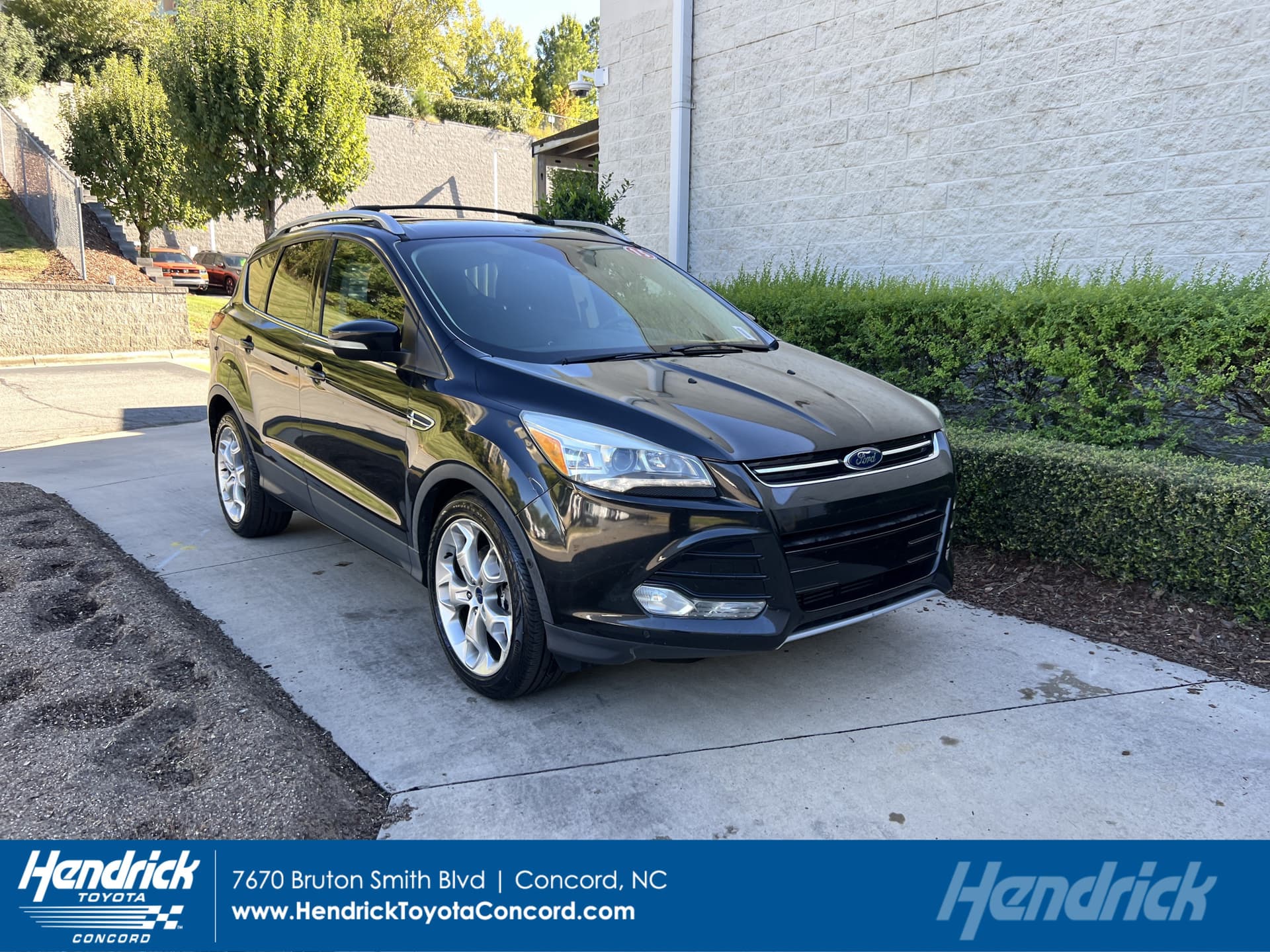 2015 Ford Escape Titanium — photo 1 of 36