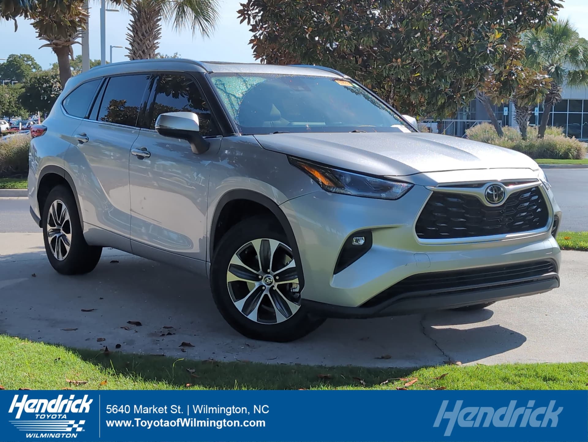 2021 Toyota Highlander XLE — photo 1 of 11