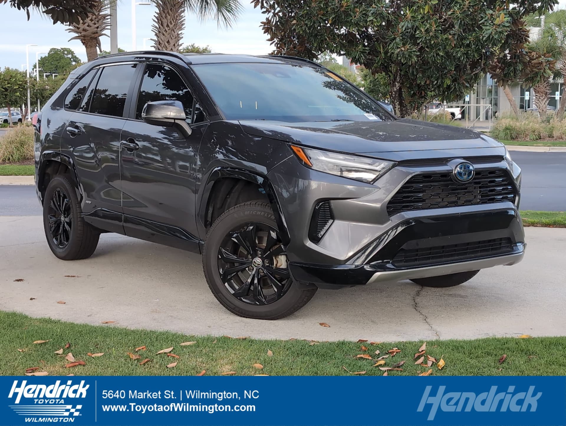 2022 Toyota RAV4 Hybrid SE — photo 1 of 11