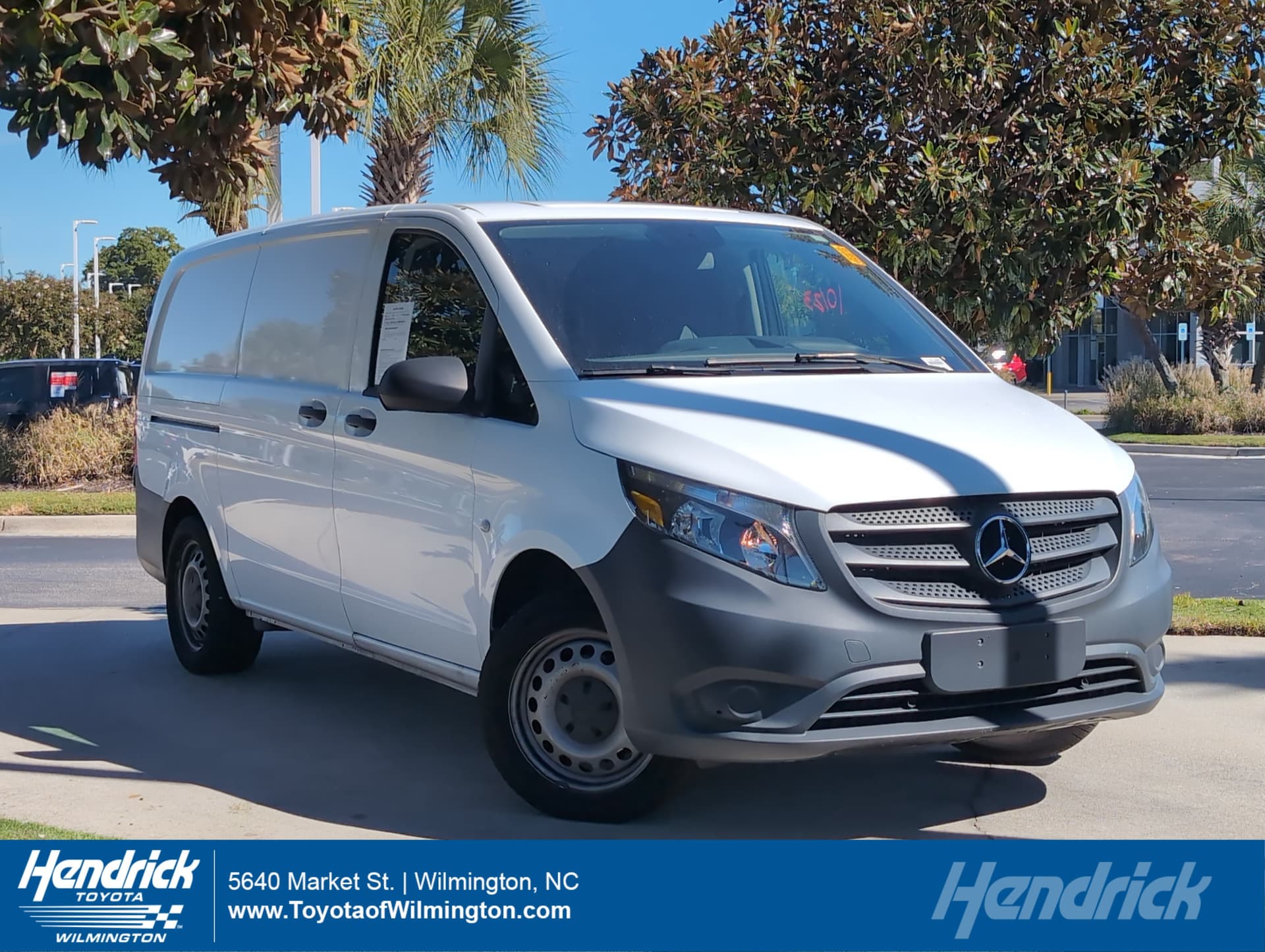 2017 Mercedes-Benz Metris Cargo Van Base — photo 1 of 11
