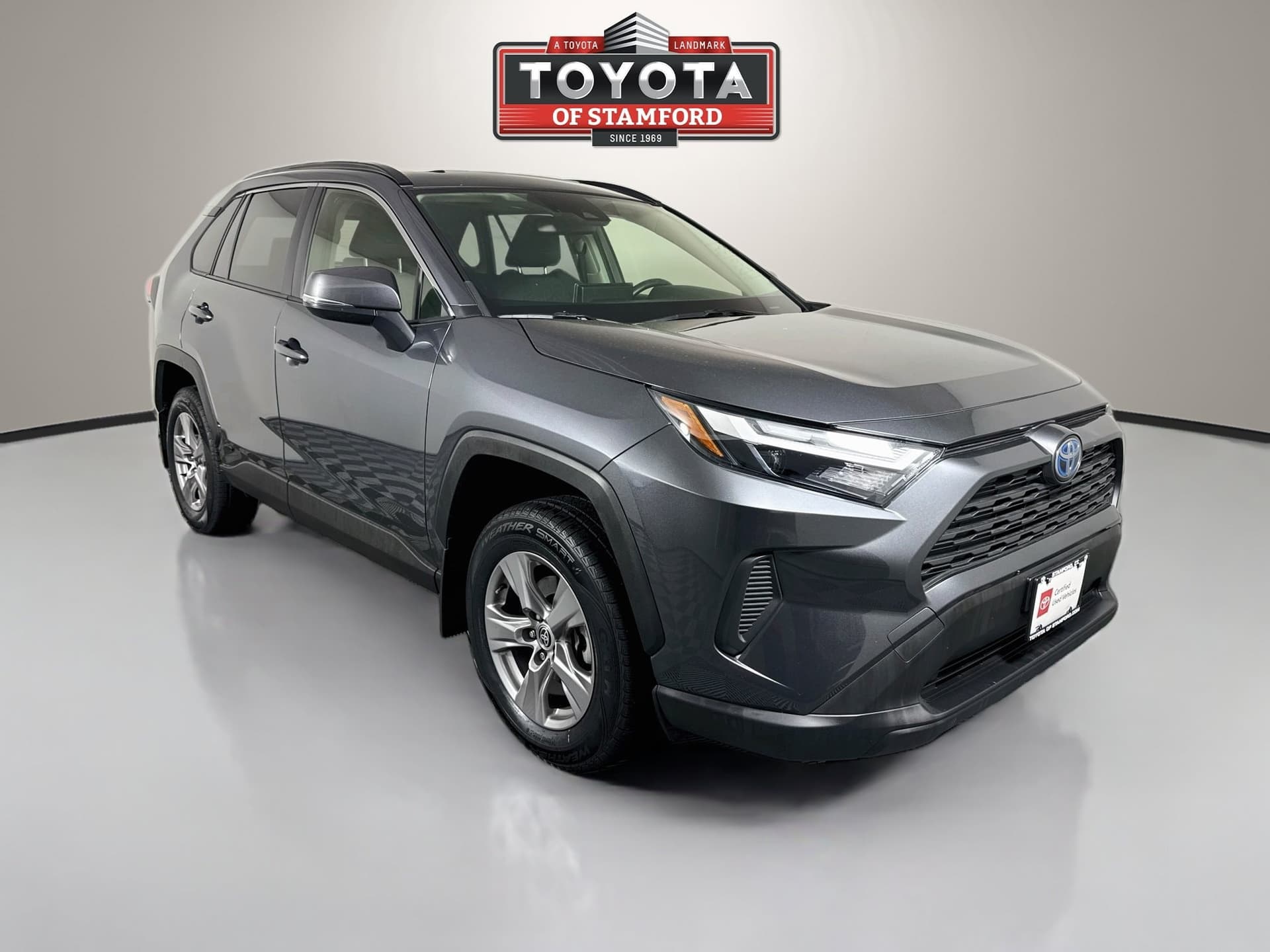2023 Toyota RAV4 Hybrid XLE — photo 1 of 33