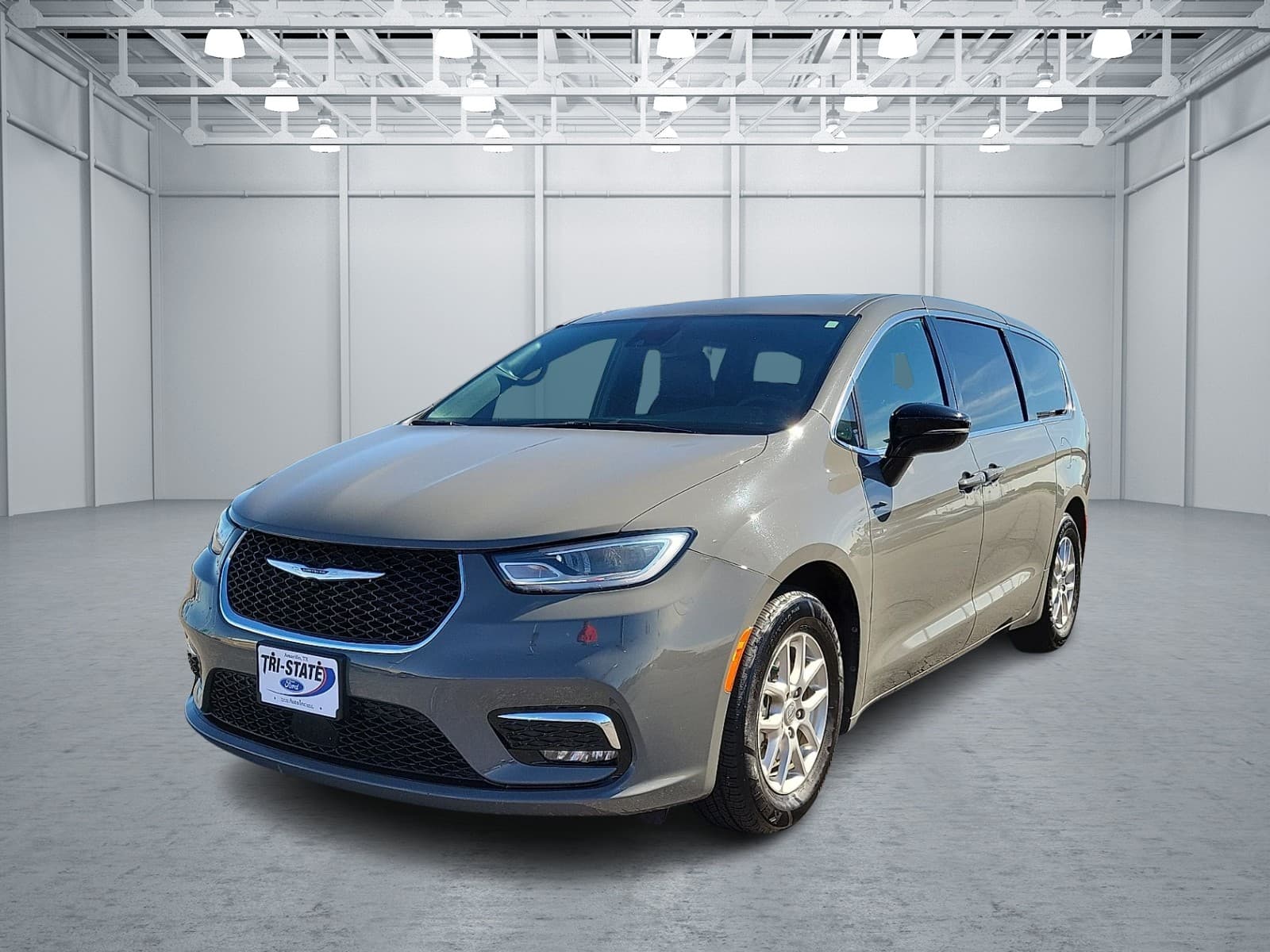 2025 Chrysler Pacifica Select — photo 1 of 20