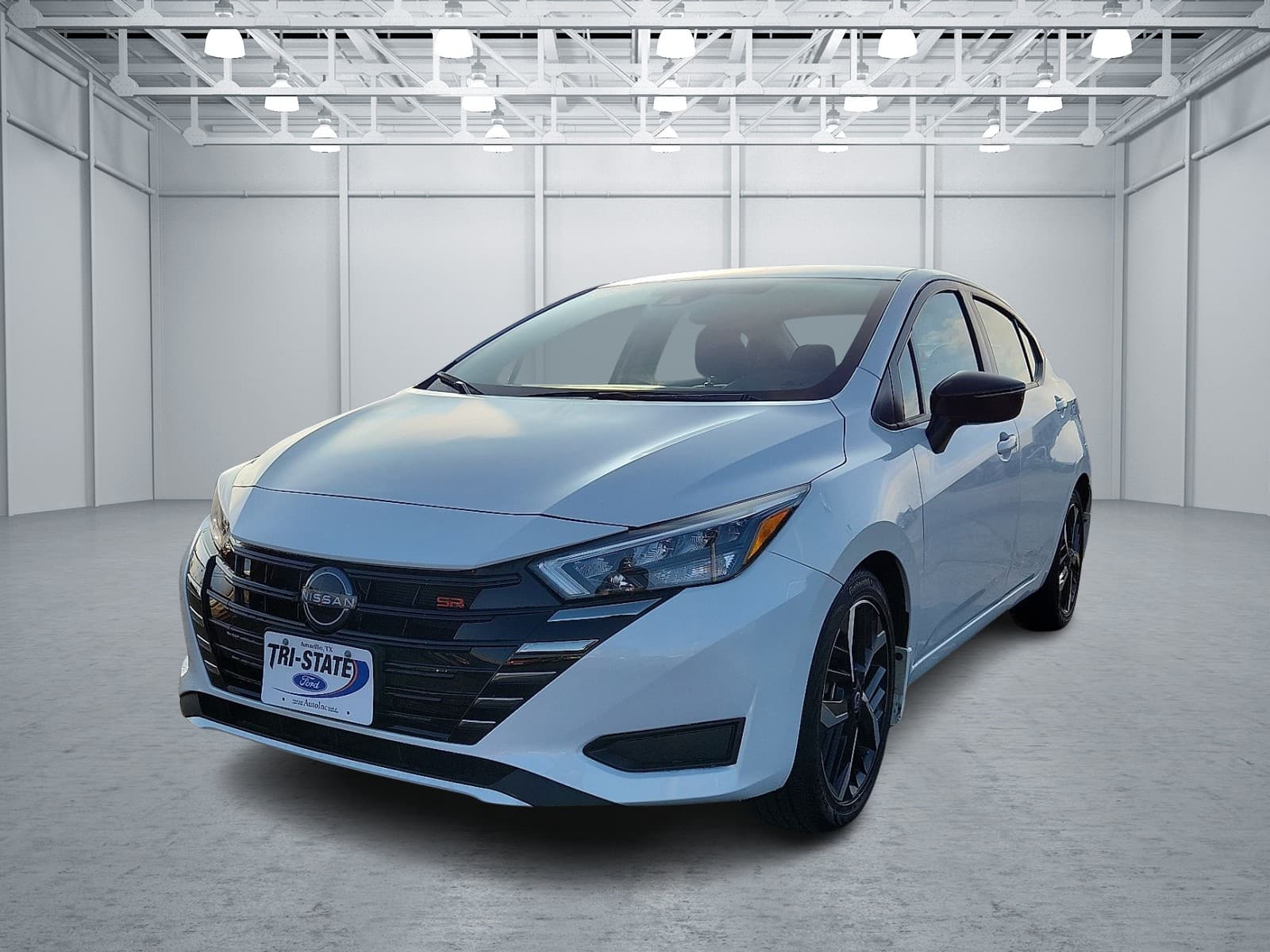 2025 Nissan Versa SR — photo 1 of 20