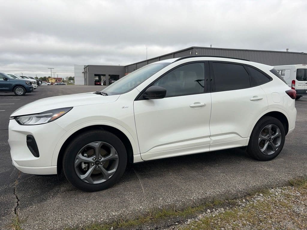 2024 Ford Escape ST-Line — photo 1 of 25