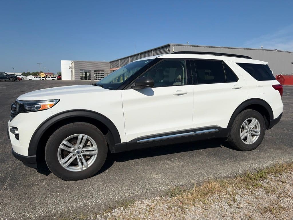 2023 Ford Explorer XLT — photo 1 of 18