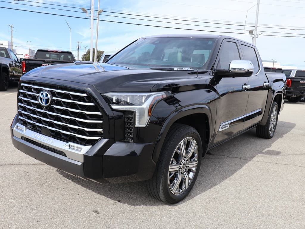 Foto de 2024 Toyota Tundra 4WD Capstone Hybrid 4WD