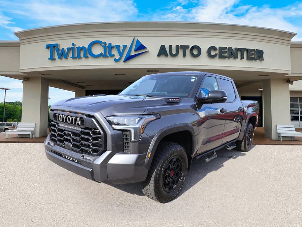 Foto de 2023 Toyota Tundra 4WD TRD Pro 4WD 5.5ft Bed Hybrid