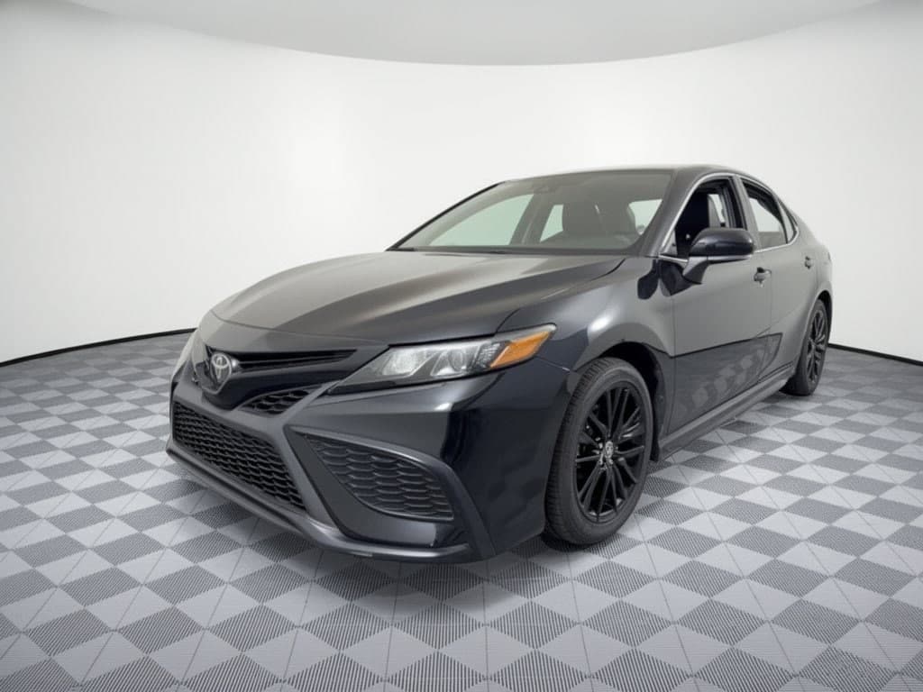 2024 Toyota Camry SE — photo 1 of 31
