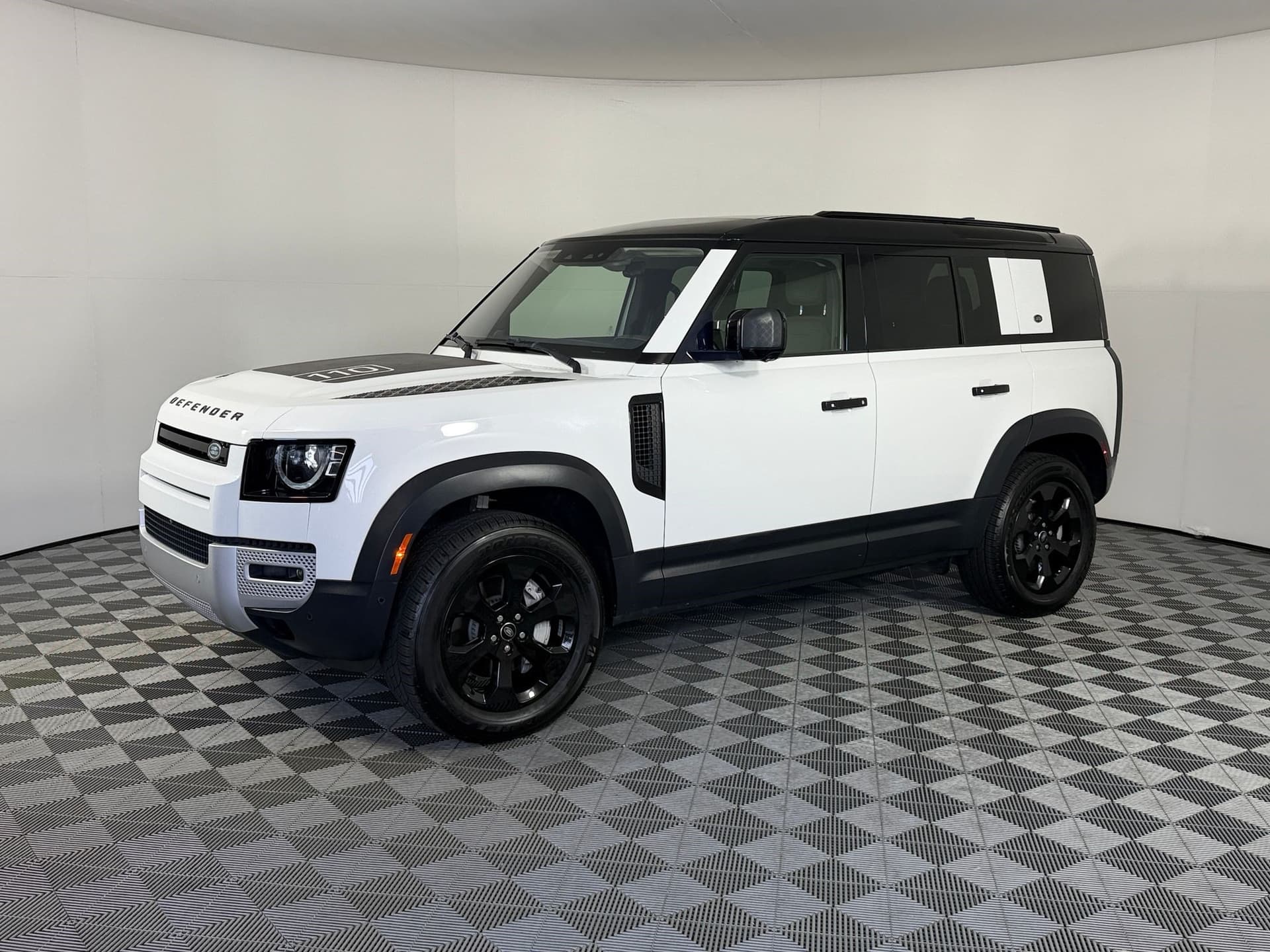 2020 Land Rover Defender HSE — photo 1 of 28