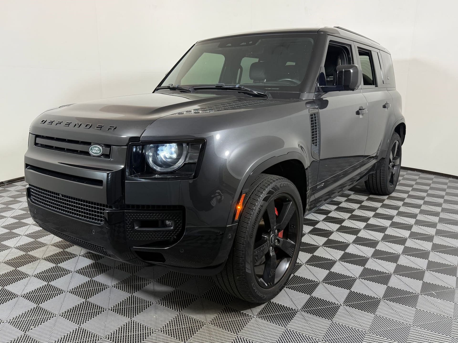 2023 Land Rover Defender X — photo 1 of 27