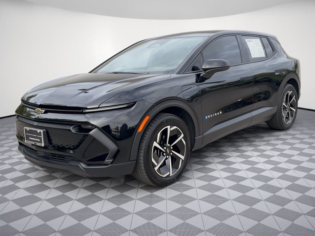2025 Chevrolet Equinox EV LT — photo 1 of 32