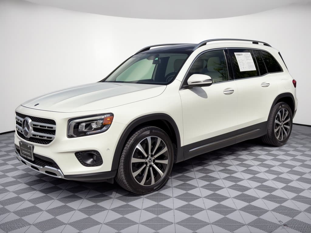 2022 Mercedes-Benz GLB Base — photo 1 of 32