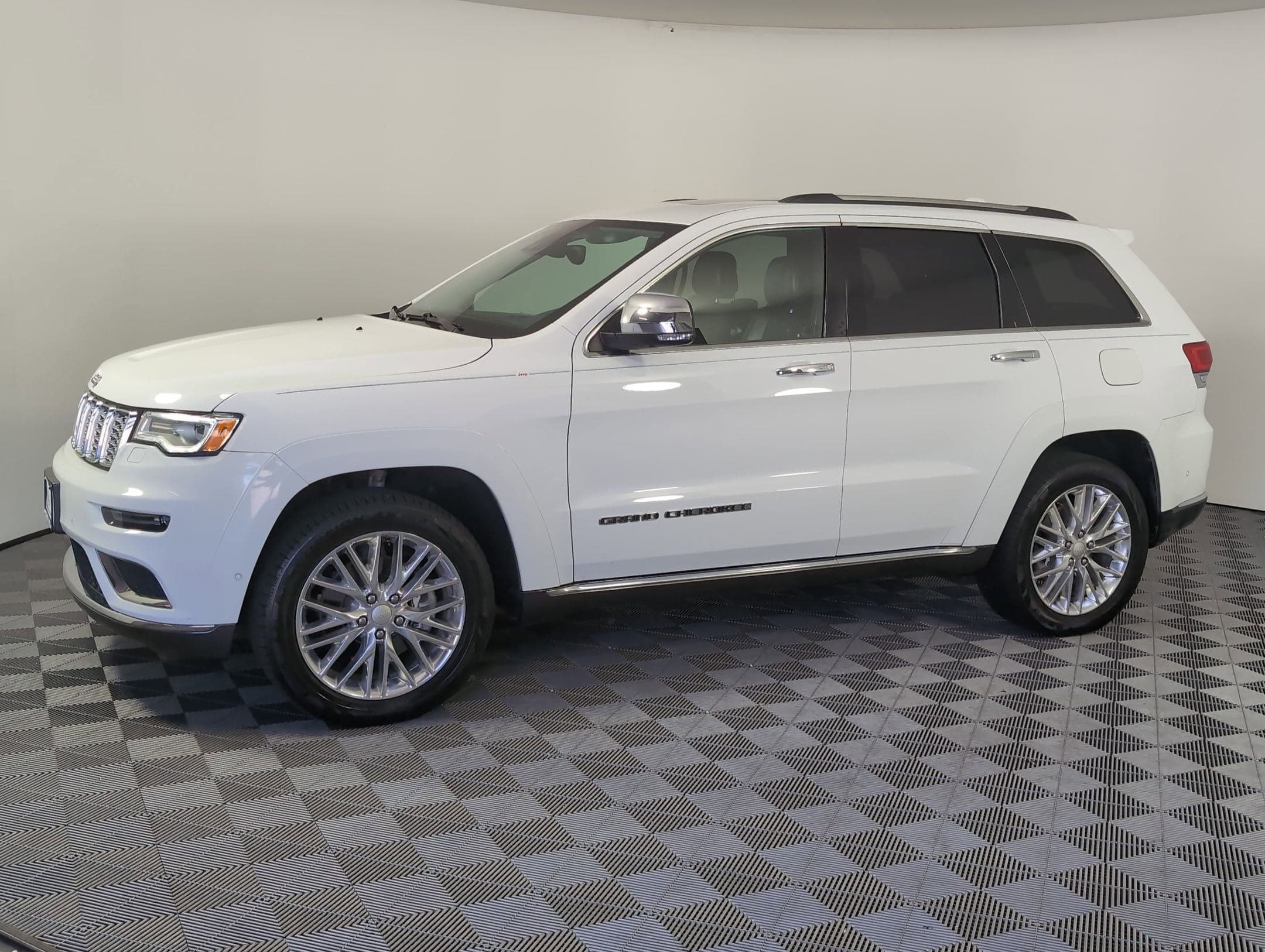 Foto de 2018 Jeep Grand Cherokee Summit