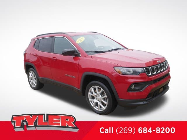 2023 Jeep Compass Latitude Lux — photo 1 of 55