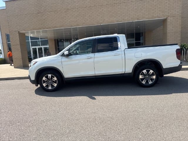 2017 Honda Ridgeline RTL-T — photo 1 of 21