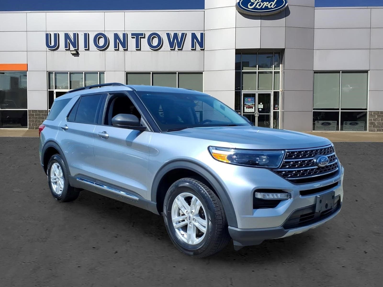 2023 Ford Explorer XLT — photo 1 of 20